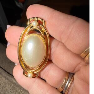 Vintage Gold Tone Faux Pearl Brooch Pendant Mid Century Oval Cabochon
